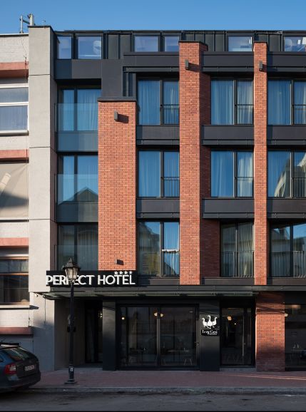  HOTEL PERFECT – 2015 - 2017